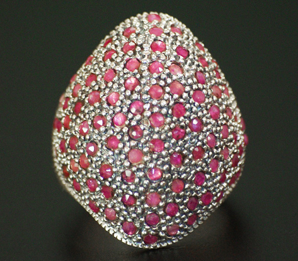 Крупное кольцо с розовыми сапфирами