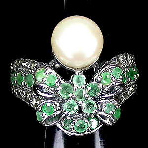Великолепное кольцо с жемчужиной и изумрудами
