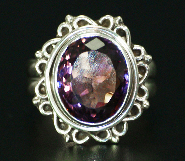 Кольцо с насыщенным аметистом