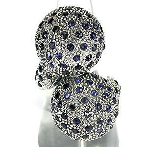 Интересное кольцо с сапфирами