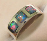 Изящное кольцо с 3 черными опалами высочайшего качества