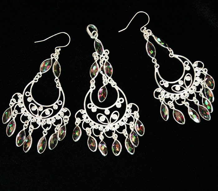 Великолепный комплект c мистик-топазами