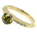 Элегантное кольцо с демантоидом и бриллиантами