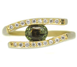 Изящное кольцо с александритом и бриллиантами Золото