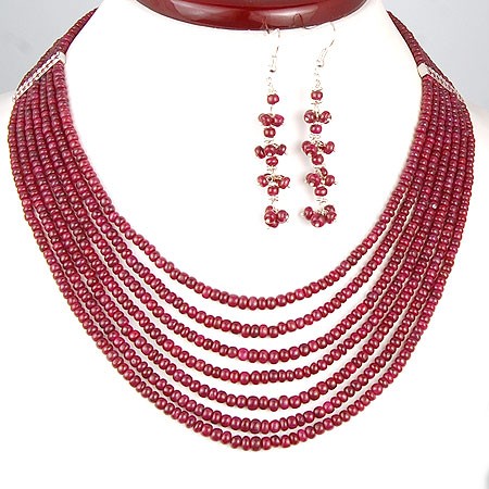 Ювелирный гарнитур с рубинами