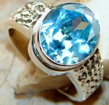 Кольцо с голубым топазом Серебро 925