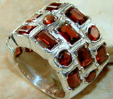 Широкое кольцо с ярко-красным гранатом Серебро 925