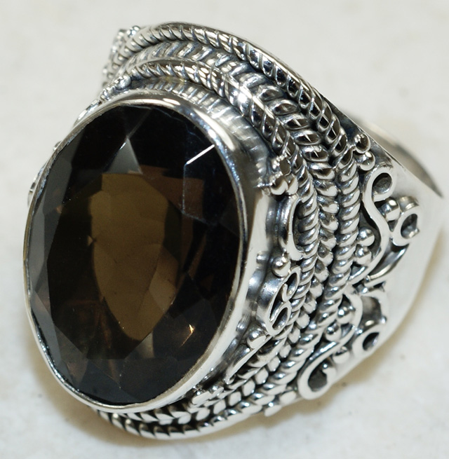 Перстень с дымчатым топазом