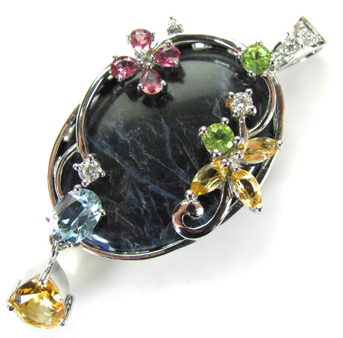 Кулон с содалитом и самоцветами