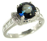 Роскошное кольцо с крупным синим сапфиром и бриллиантами Золото
