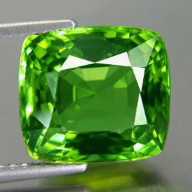 Яркий перидот 3,3 карат