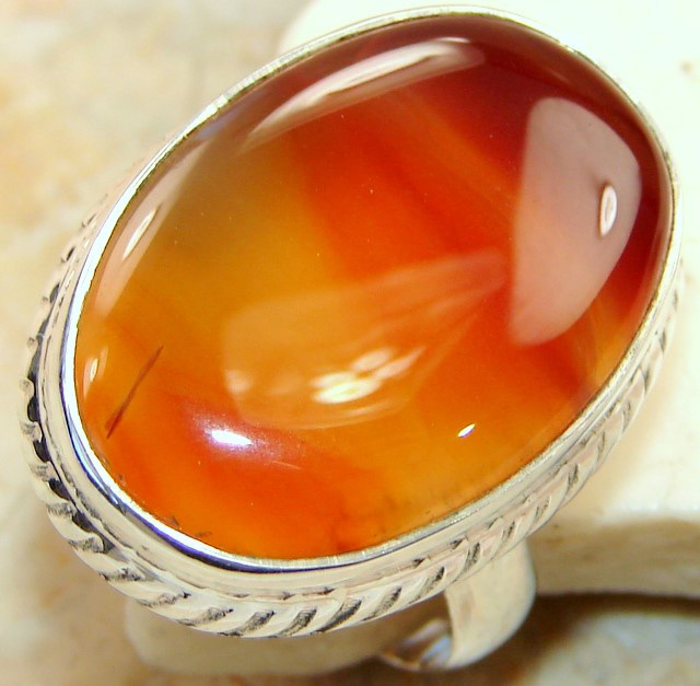 Кольцо с ярким корнелианом