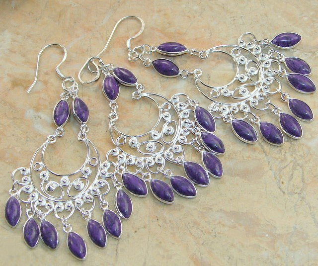 Эффектный комплект с сугилитом