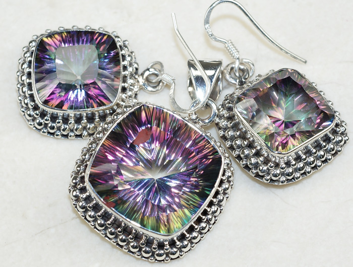 Комплект с мистик-топазами