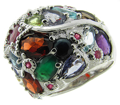 Великолепное кольцо с самоцветами