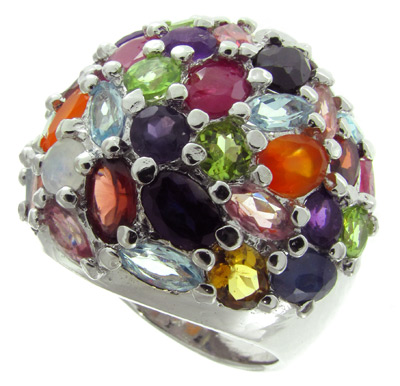 Роскошное кольцо с самоцветами