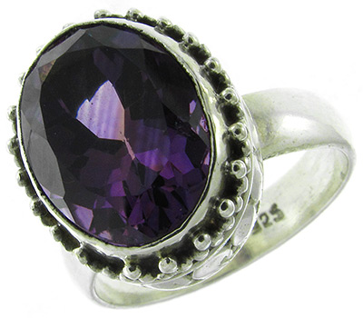 Кольцо с насыщенным уругвайским аметистом