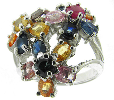 Кольцо с цветками из разноцветных сапфиров