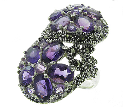 Крупное эффектное кольцо с с аметистами