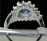 Кольцо с необлагороженным сапфиром и бриллиантами Золото
