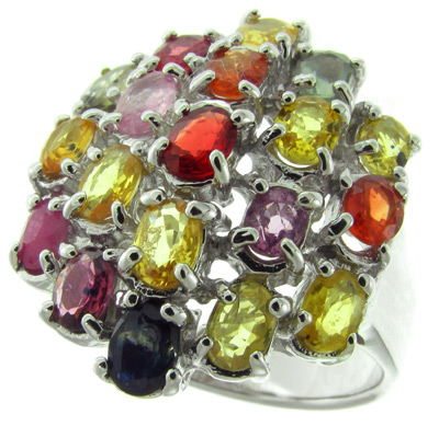 Яркое кольцо с разноцветными сапфирами