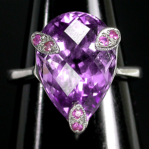 Изящное кольцо с насыщенным аметистом