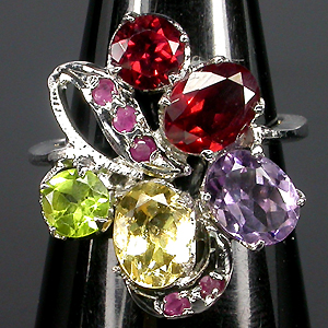 Замечательное кольцо с самоцветами