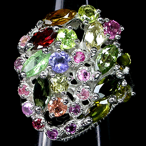 Роскошное кольцо с самоцветами