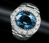 Кольцо с насыщеным голубым топазом и цирконами Серебро 925