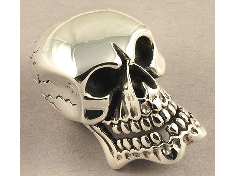 «Простреленный череп байкера» самый большой кулон из серебра