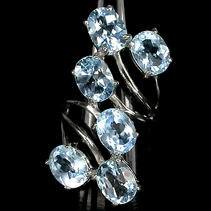 Крупное кольцо с голубыми топазами