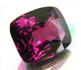 Пурпурно-красная шпинель 4,74 карат