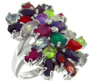 Великолепное кольцо с самоцветами