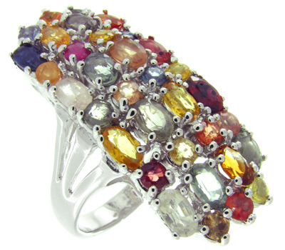 Крупное кольцо с разноцветными сапфирами