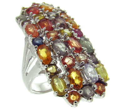 Крупное кольцо с разноцветными сапфирами