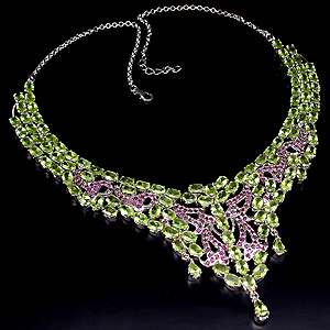 Колье из коллекции «MultiStone» с перидотами и сапфирами