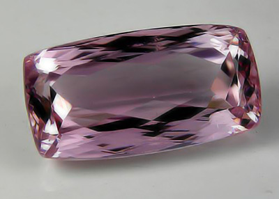 Вишнево-розовый кунцит 52,5 карат