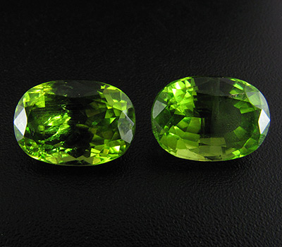 Пара ярких перидотов 9,45 карат