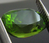 Яркий перидот 4,69 карат 