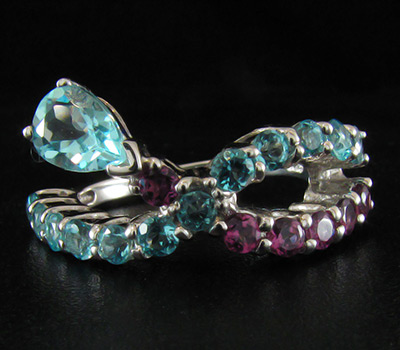 Кольцо из коллекции "Spring" с топазами и родолитами гранатами