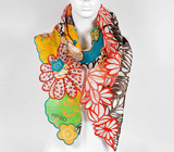 Яркий шейный платок от «KENZO» 