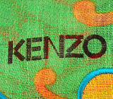 Яркий шейный платок от «KENZO» 