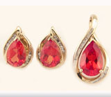 Комплект с сапфирами и бриллиантами Золото