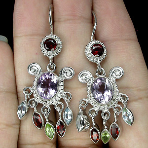 Замечательные серьги с самоцветами