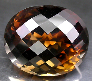 Крупный империал топаз 83,6 карат