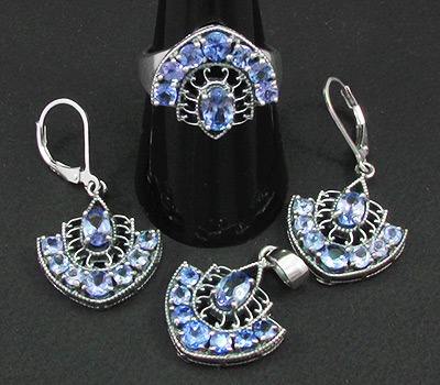 Великолепный комплект с танзанитами