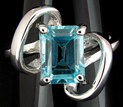 Кольцо из коллекции "Spring" с топазом