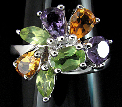 Кольцо из коллекции "Spring" с самоцветами