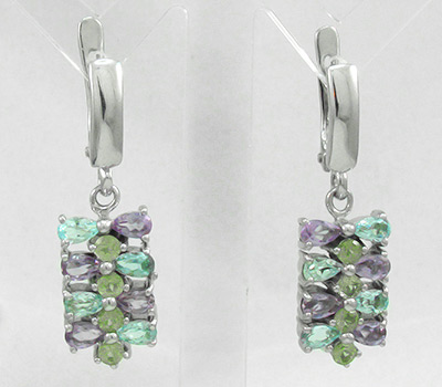 Симпатичные серьги с самоцветами