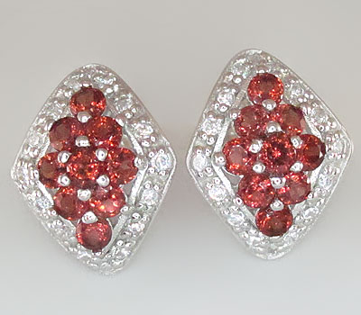 Симпатичные серьги с гранатами